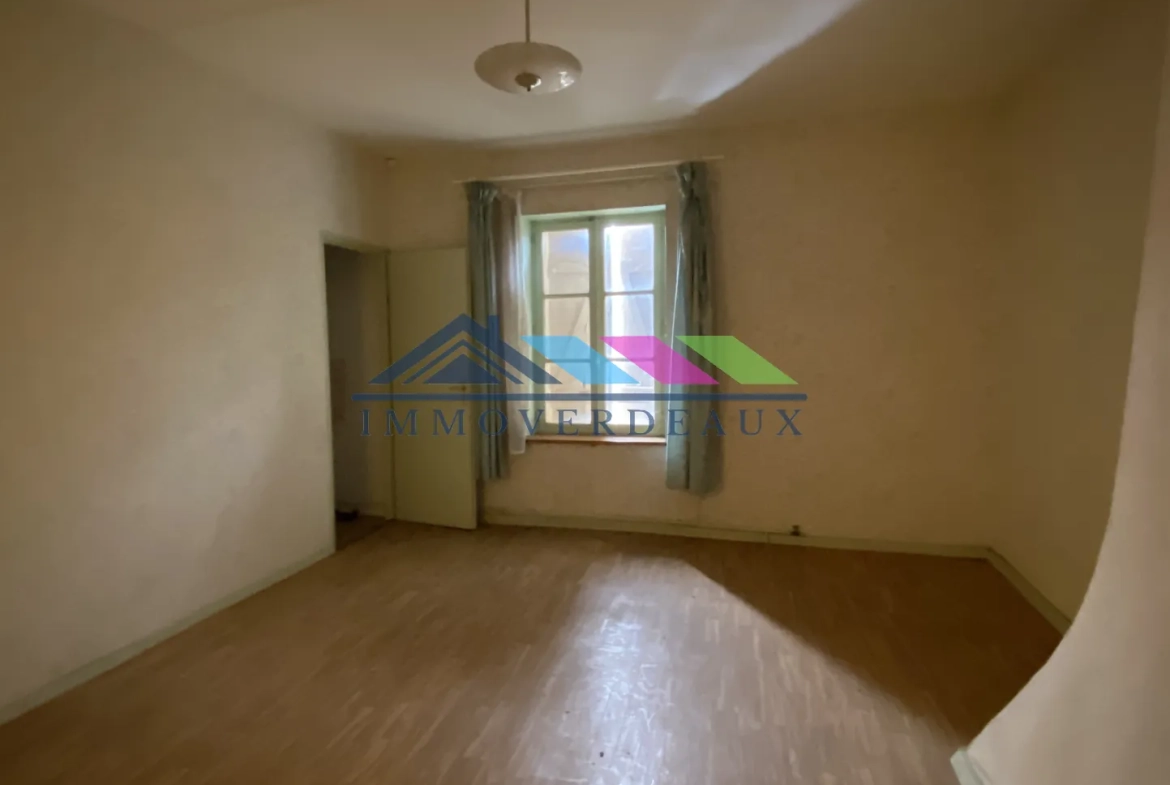 Maison de village à rénover à Croismare avec deux appartements et terrain de 486 m² 
