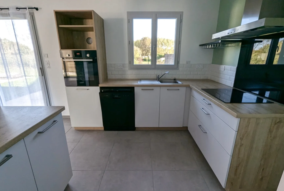 Maison moderne de 2023 à Magne avec 3 chambres, garage et vue nature 