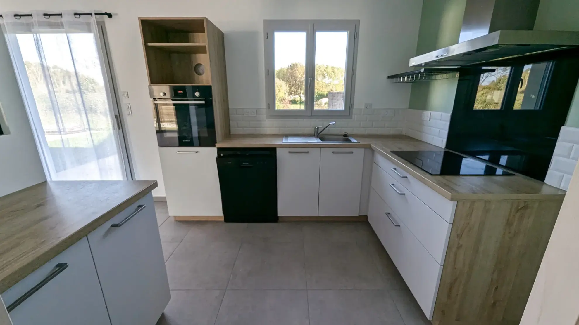 Maison moderne de 2023 à Magne avec 3 chambres, garage et vue nature 
