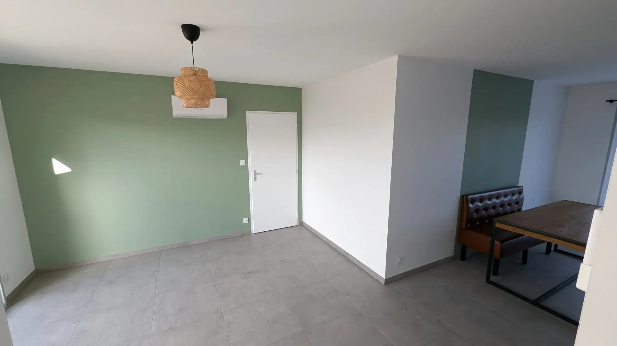Maison moderne de 2023 à Magne avec 3 chambres, garage et vue nature 