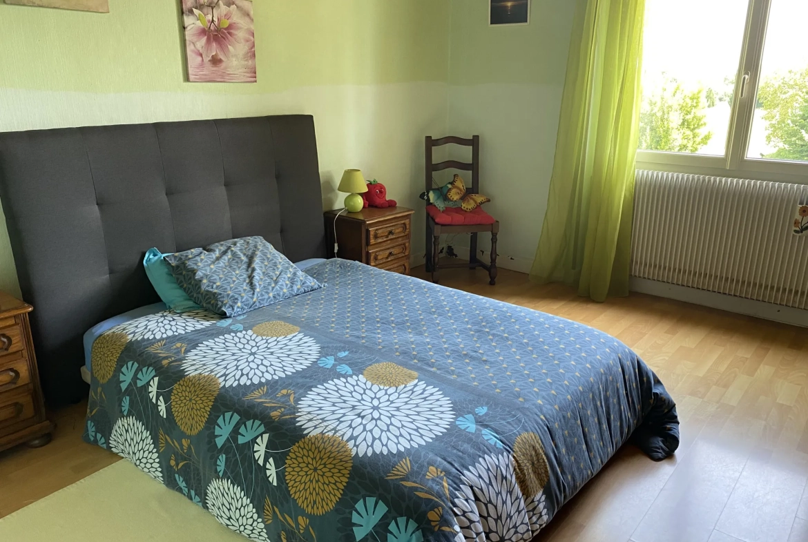 Maison de style arcachonnais à Bazas – 102 m² avec garage et terrasse 