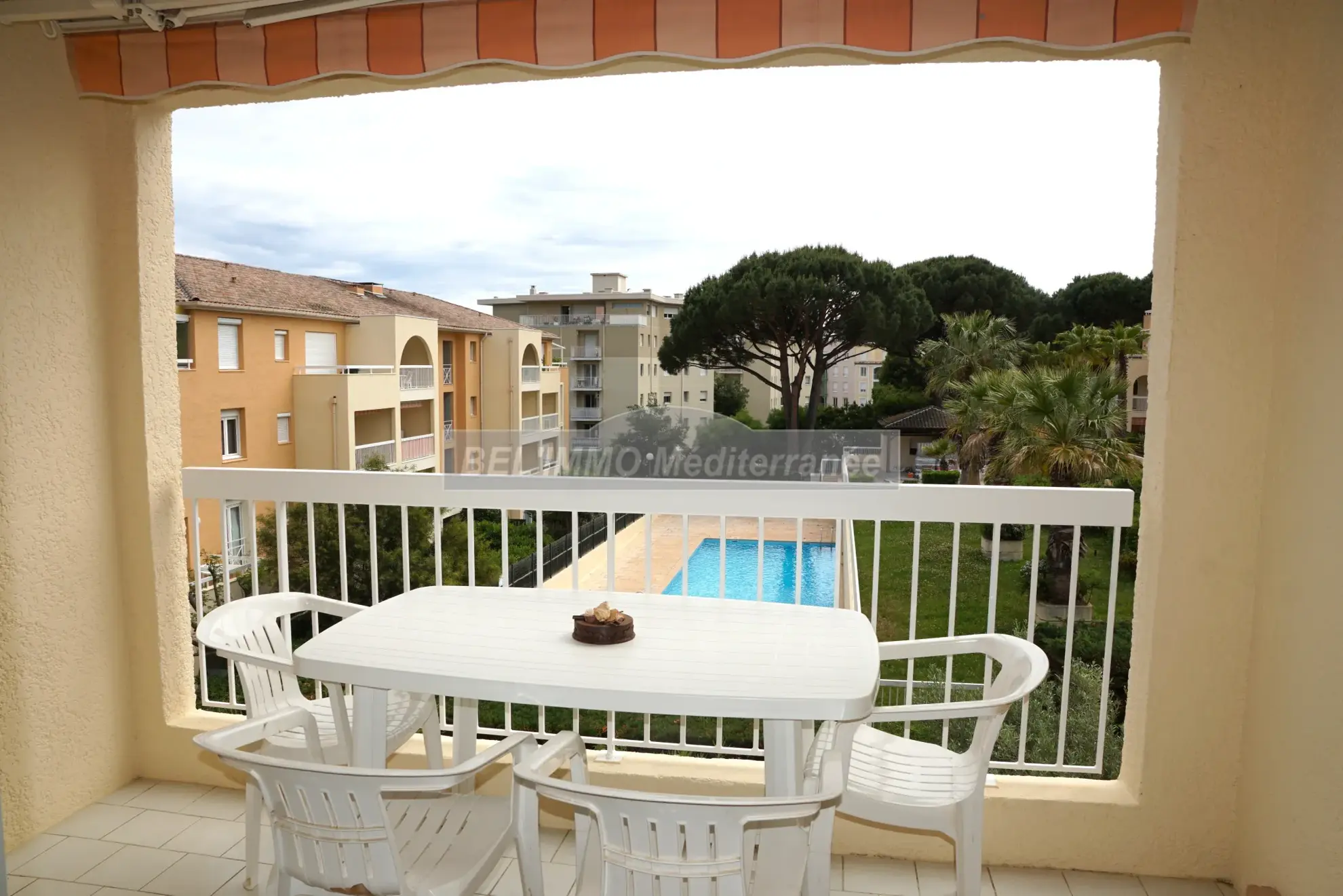 Bel appartement avec terrasse, garage et piscine à Cavalaire-sur-Mer 