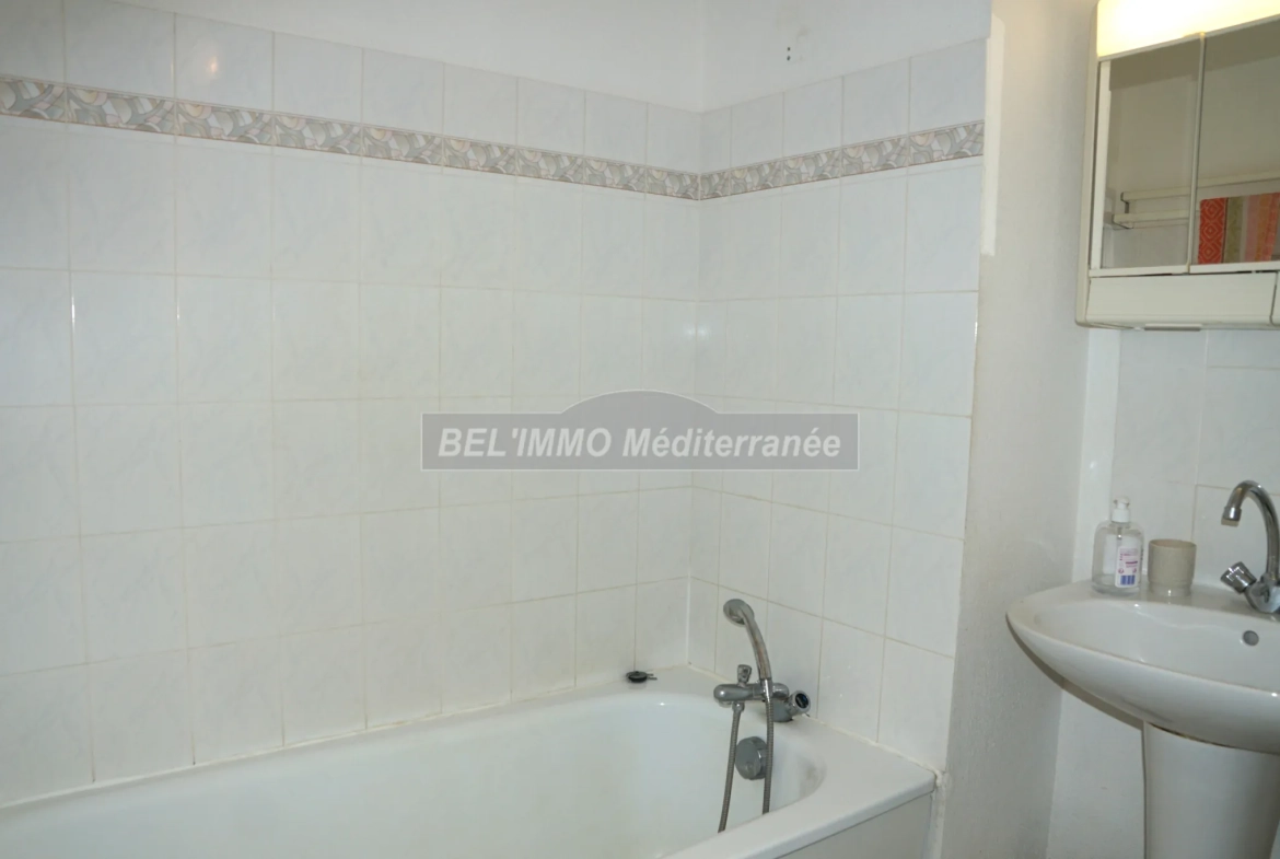 Bel appartement avec terrasse, garage et piscine à Cavalaire-sur-Mer 