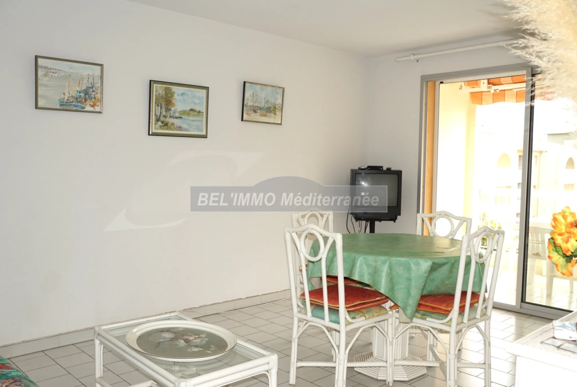 Bel appartement avec terrasse, garage et piscine à Cavalaire-sur-Mer 
