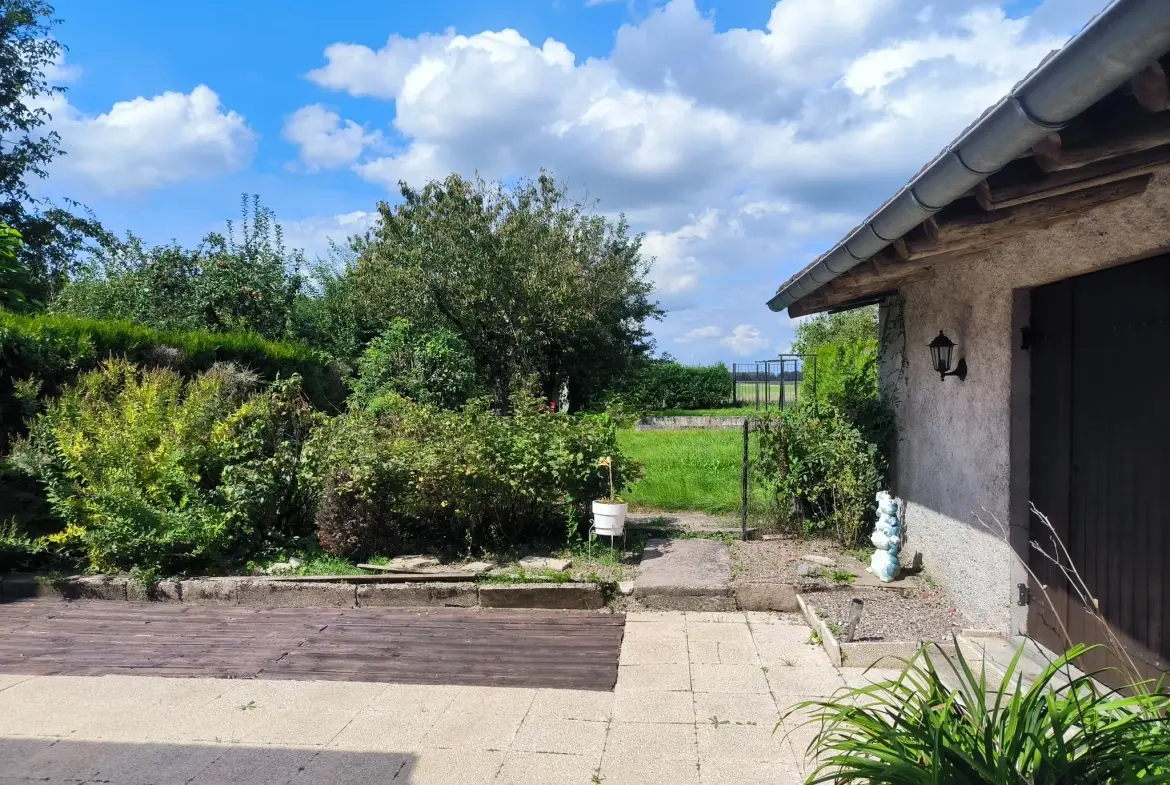 Maison de village à Bulgneville, 5 chambres, garage, terrasse, terrain 670 m² 