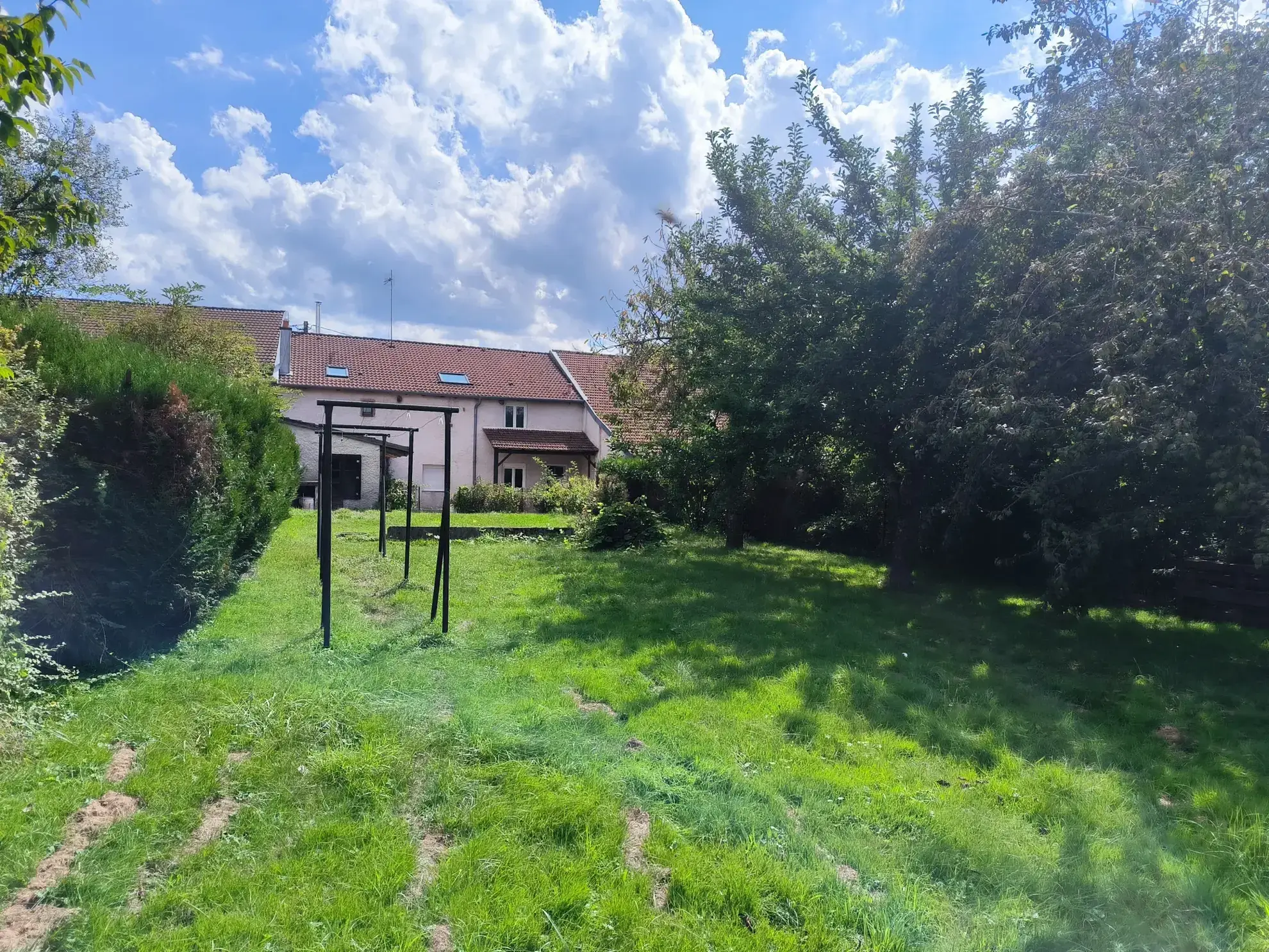 Maison de village à Bulgneville, 5 chambres, garage, terrasse, terrain 670 m² 