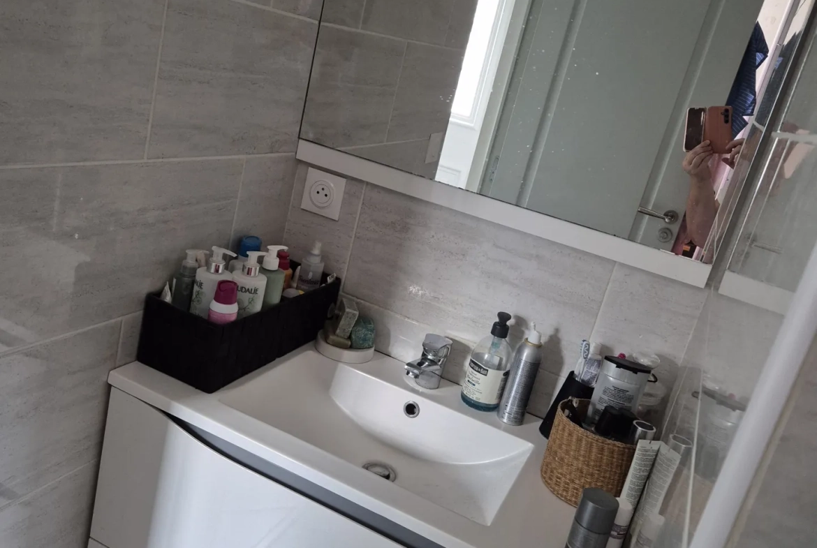 Maison rénovée de 83 m² avec jardin et garage à La Sauve 
