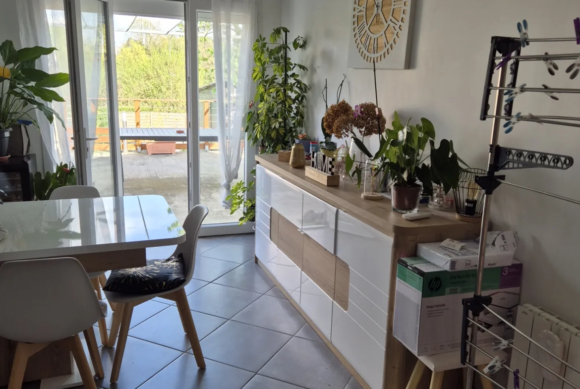 Maison rénovée de 83 m² avec jardin et garage à La Sauve 