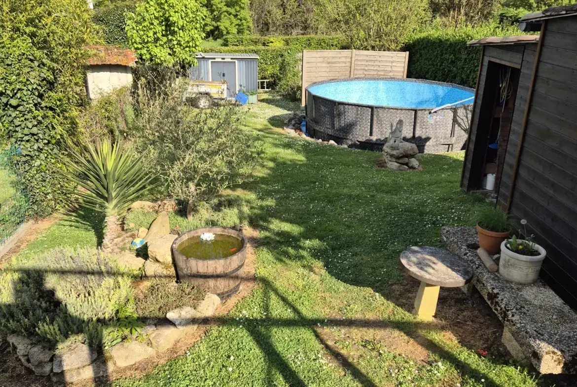 Maison rénovée de 83 m² avec jardin et garage à La Sauve 