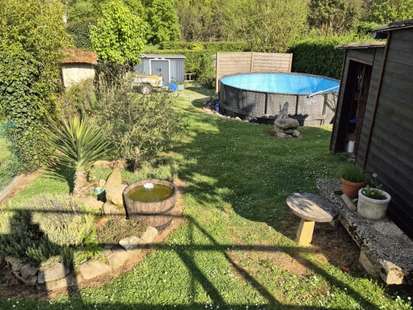 Maison rénovée de 83 m² avec jardin et garage à La Sauve