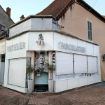 Grand ensemble immobilier avec local commercial et appartement à Varennes-sur-Allier