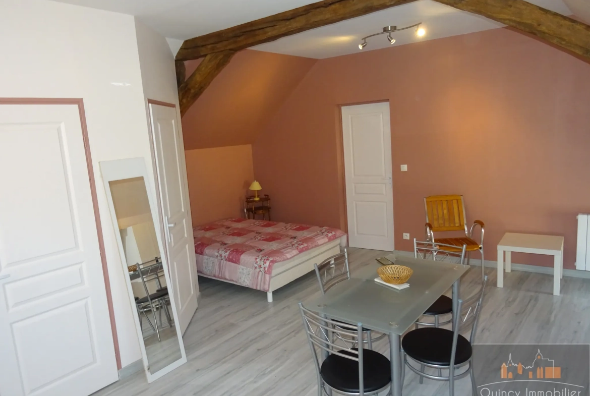 Maison ancienne de 160m² à vendre à Avallon, calme et lumineuse avec terrasse et grand terrain 