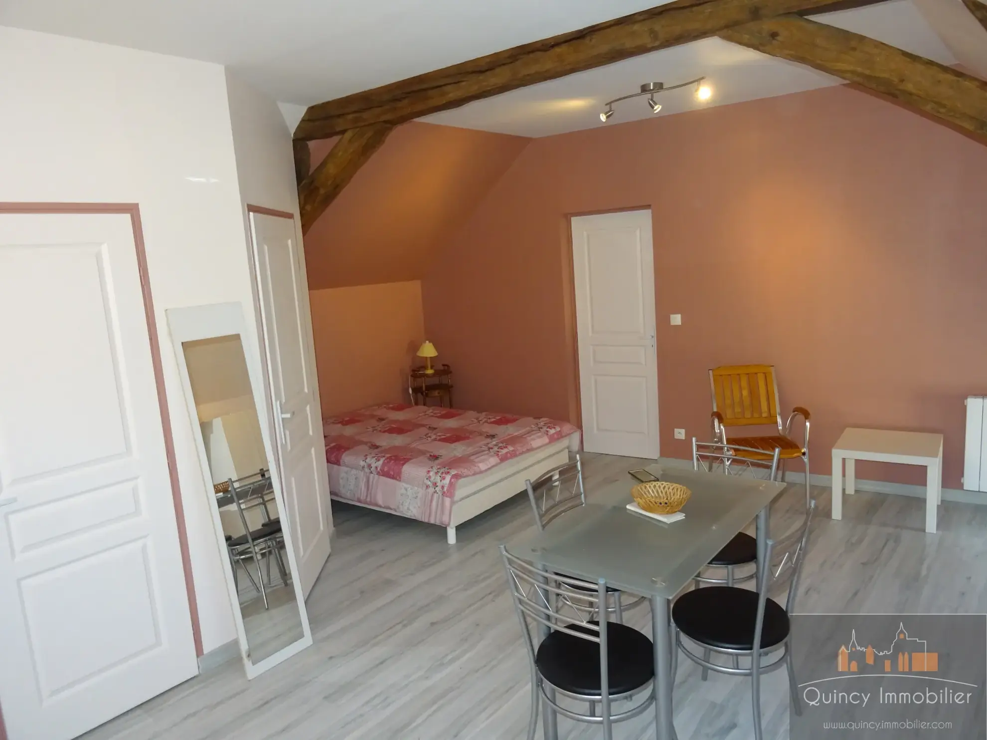 Maison ancienne de 160m² à vendre à Avallon, calme et lumineuse avec terrasse et grand terrain 