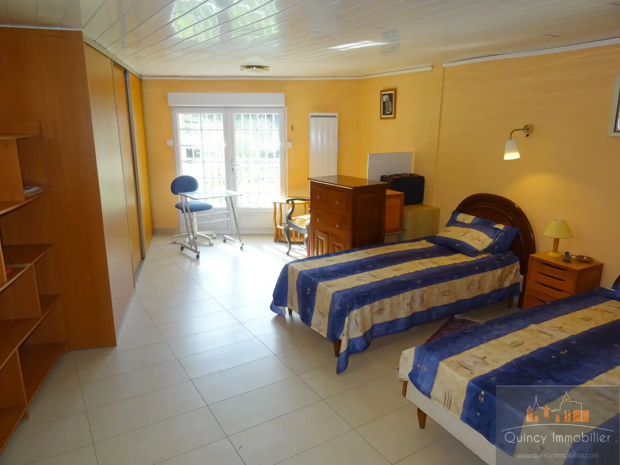 Maison ancienne de 160m² à vendre à Avallon, calme et lumineuse avec terrasse et grand terrain 