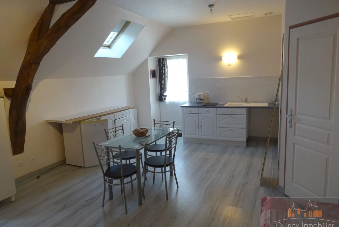 Maison ancienne de 160m² à vendre à Avallon, calme et lumineuse avec terrasse et grand terrain 