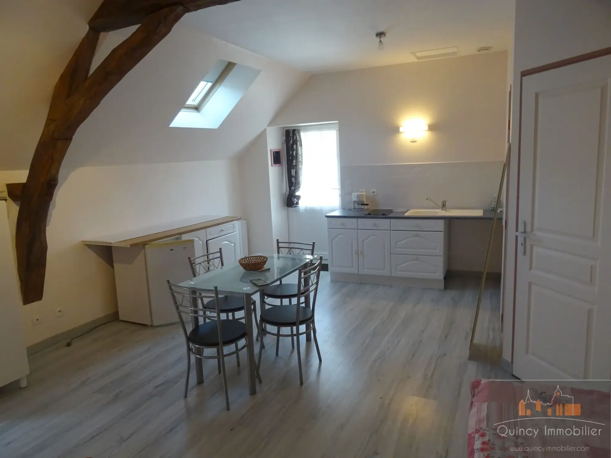 Maison ancienne de 160m² à vendre à Avallon, calme et lumineuse avec terrasse et grand terrain 