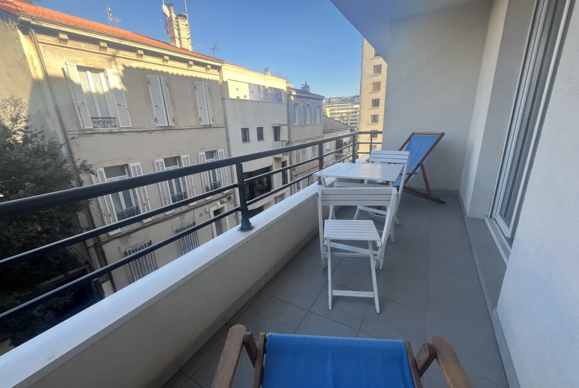 T2 lumineux de 44m2 avec terrasse et garage au cœur du Carré d'Or à Marseille 