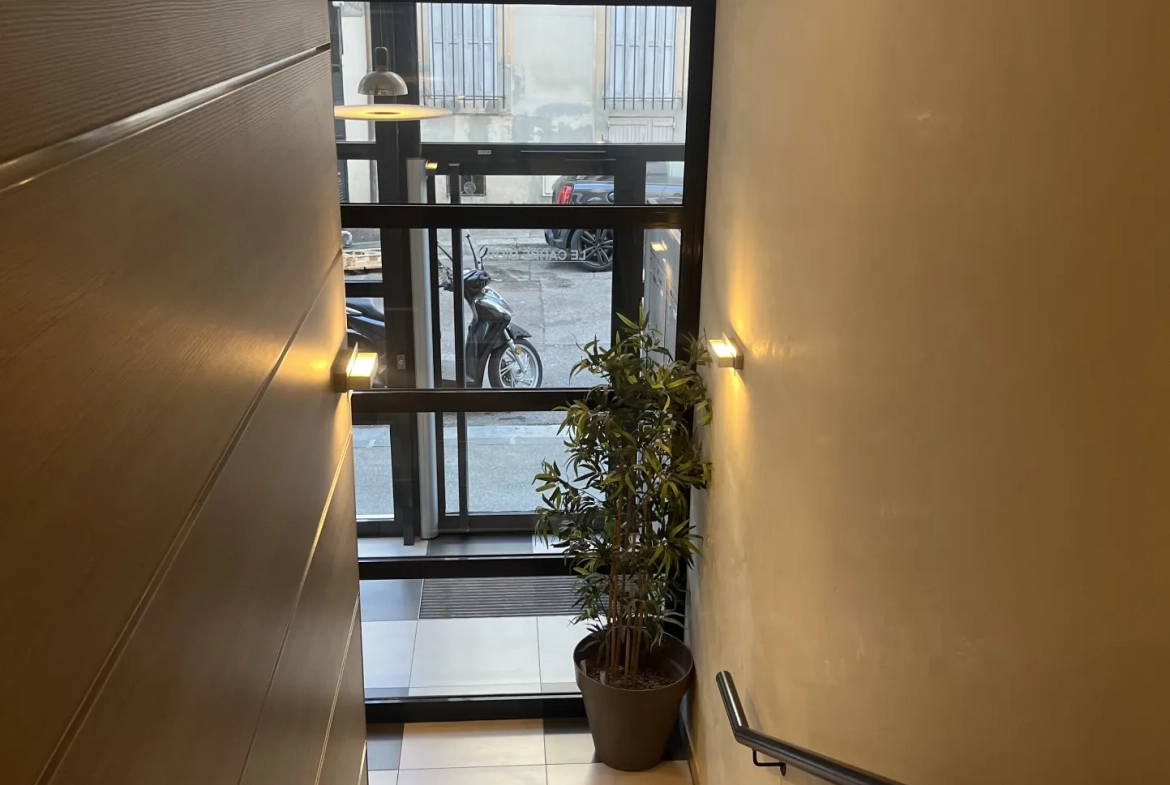 T2 lumineux de 44m2 avec terrasse et garage au cœur du Carré d'Or à Marseille 