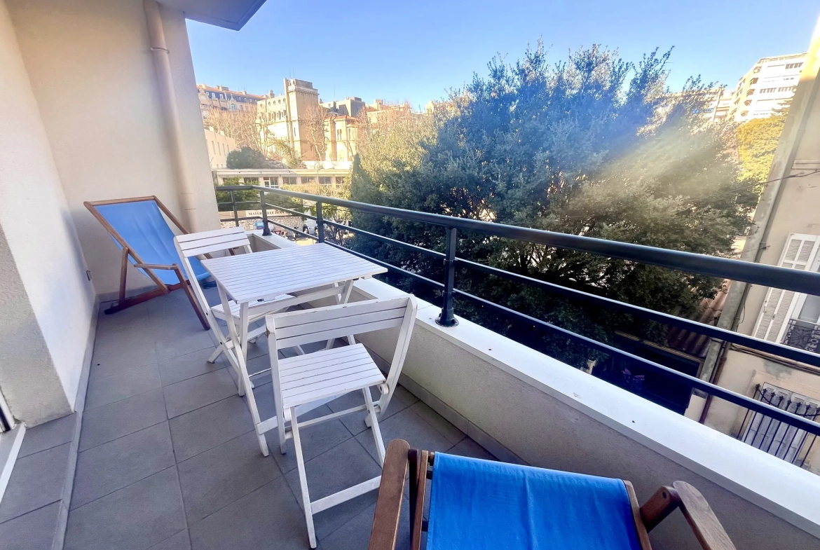T2 lumineux de 44m2 avec terrasse et garage au cœur du Carré d'Or à Marseille 