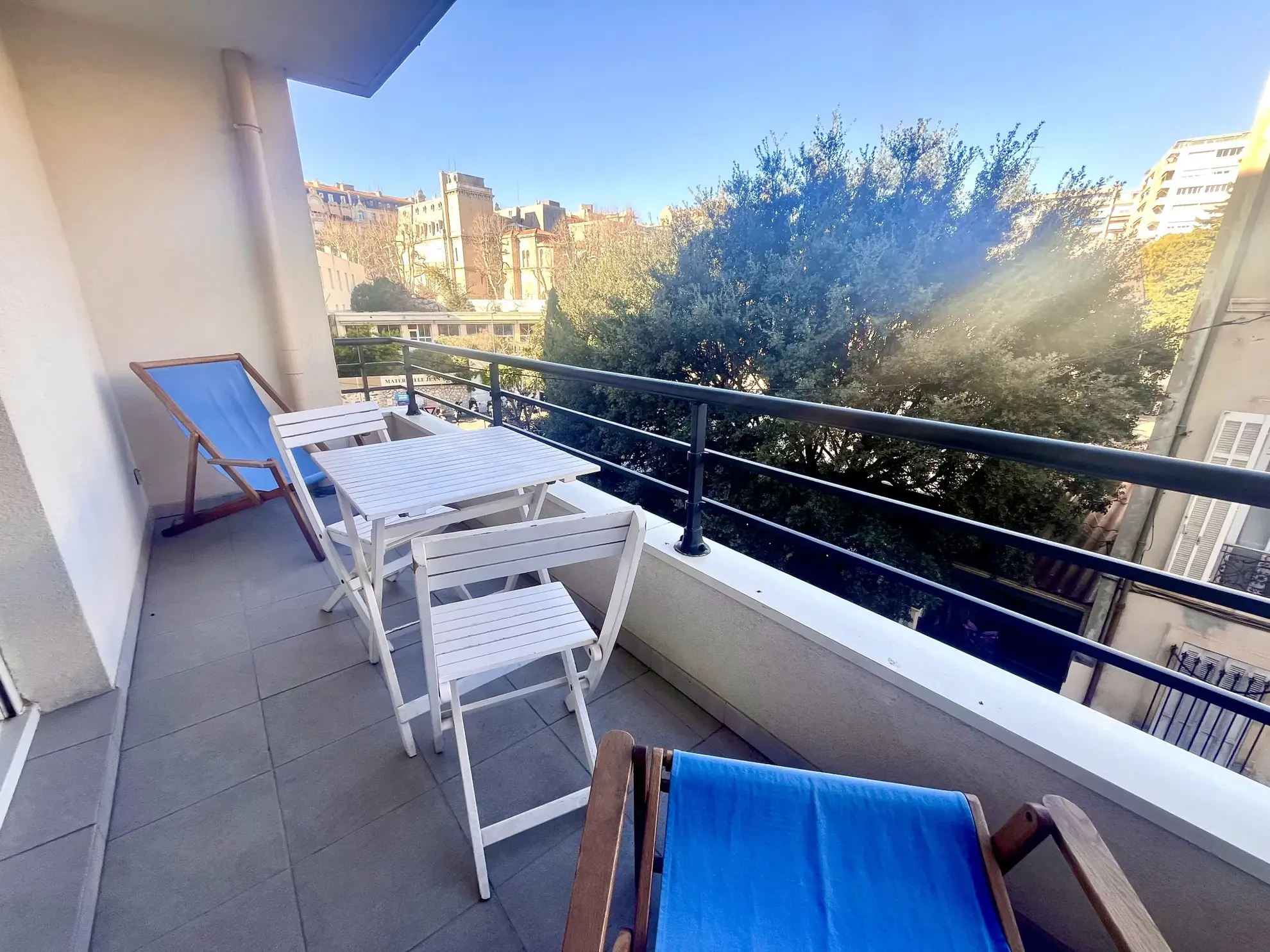 T2 lumineux de 44m2 avec terrasse et garage au cœur du Carré d'Or à Marseille 