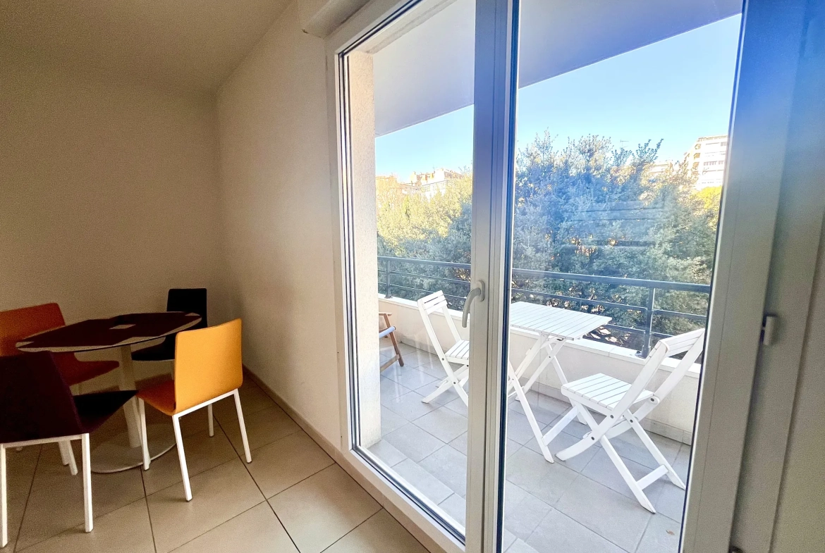 T2 lumineux de 44m2 avec terrasse et garage au cœur du Carré d'Or à Marseille 
