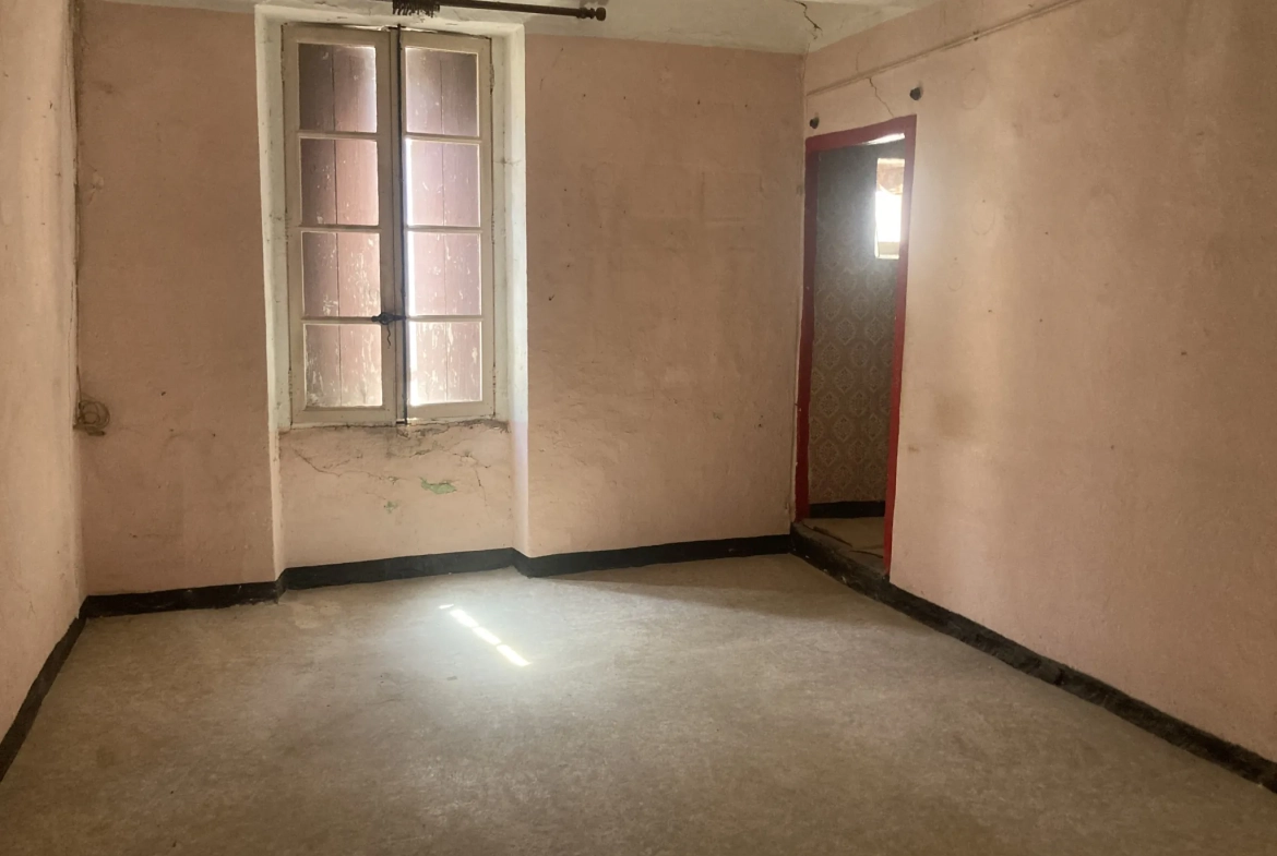 Charmant ensemble immobilier avec studio et duplex à rénover à Saint-Bauzille-de-Putois 