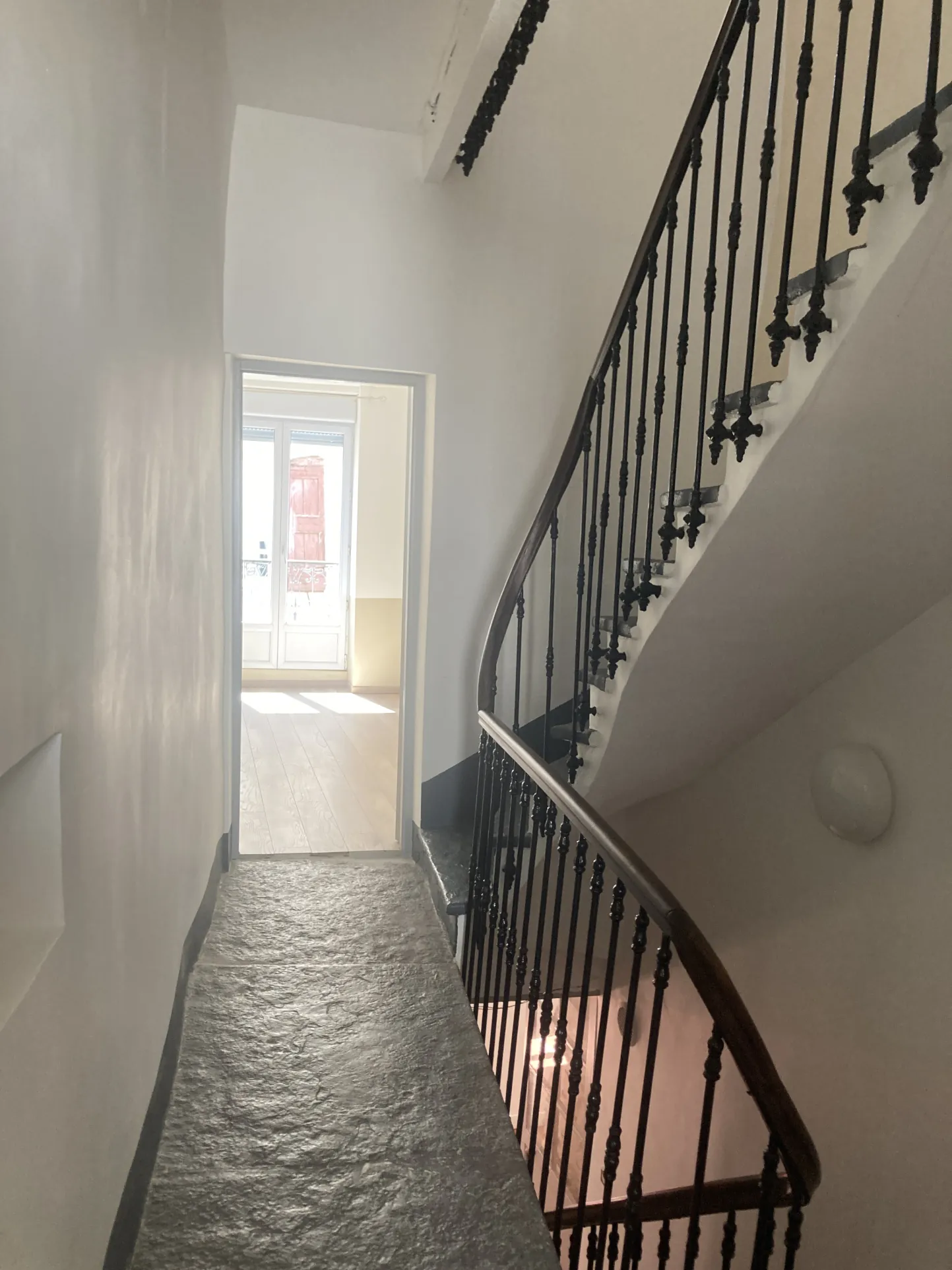 Charmant ensemble immobilier avec studio et duplex à rénover à Saint-Bauzille-de-Putois 