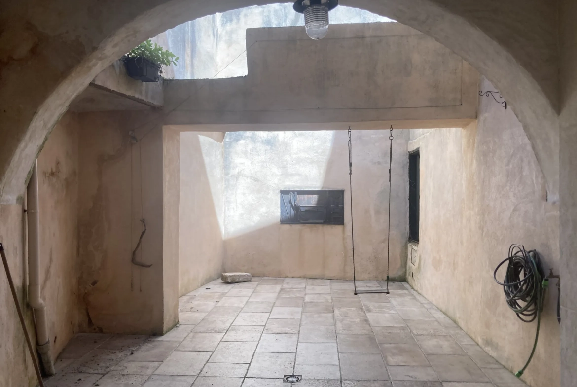 Charmant ensemble immobilier avec studio et duplex à rénover à Saint-Bauzille-de-Putois 