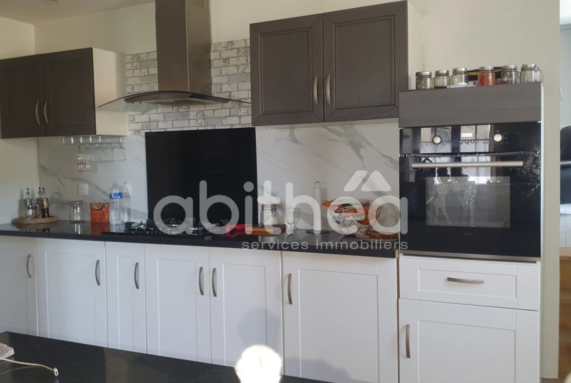 Maison rénovée de 123 m² avec jardin et grange à Genouillac près de Roumazières 