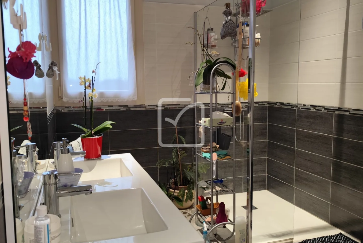 Belle maison de 167 m² avec potentiel locatif ou professionnel à Lachapelle auzac 