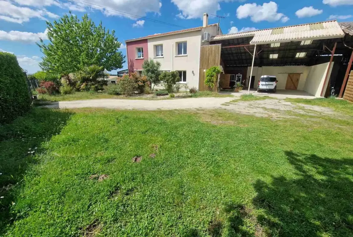 Maison ancienne rénovée avec vue dominante sur l'estuaire de la Gironde à St Palais 