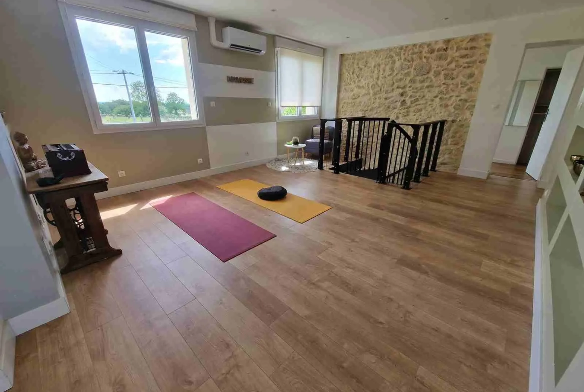 Maison ancienne rénovée avec vue dominante sur l'estuaire de la Gironde à St Palais 