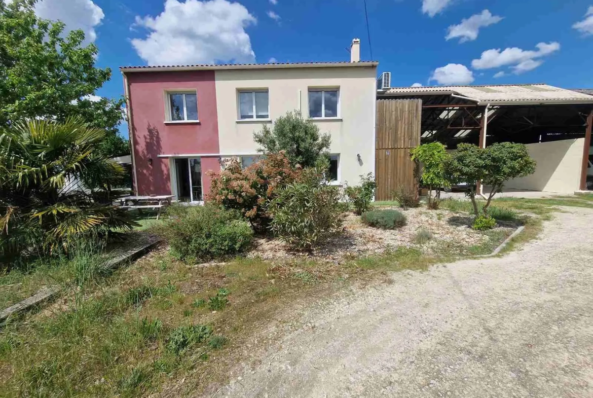 Maison ancienne rénovée avec vue dominante sur l'estuaire de la Gironde à St Palais 