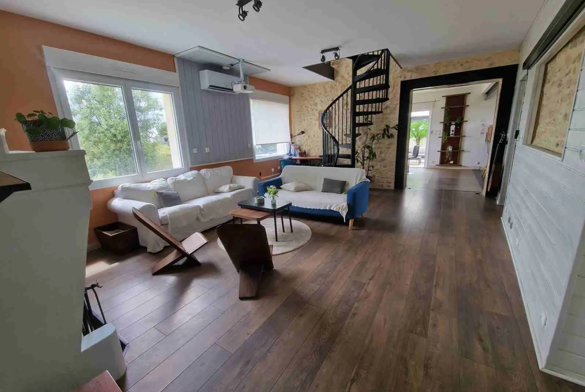 Maison ancienne rénovée avec vue dominante sur l'estuaire de la Gironde à St Palais 