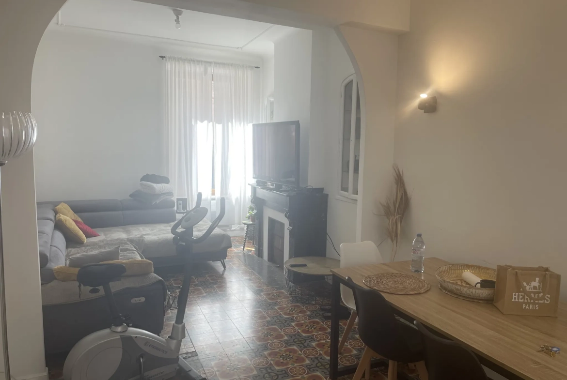 Appartement 91 m2 avec terrasse et cachet authentique au cœur de Carcassonne 