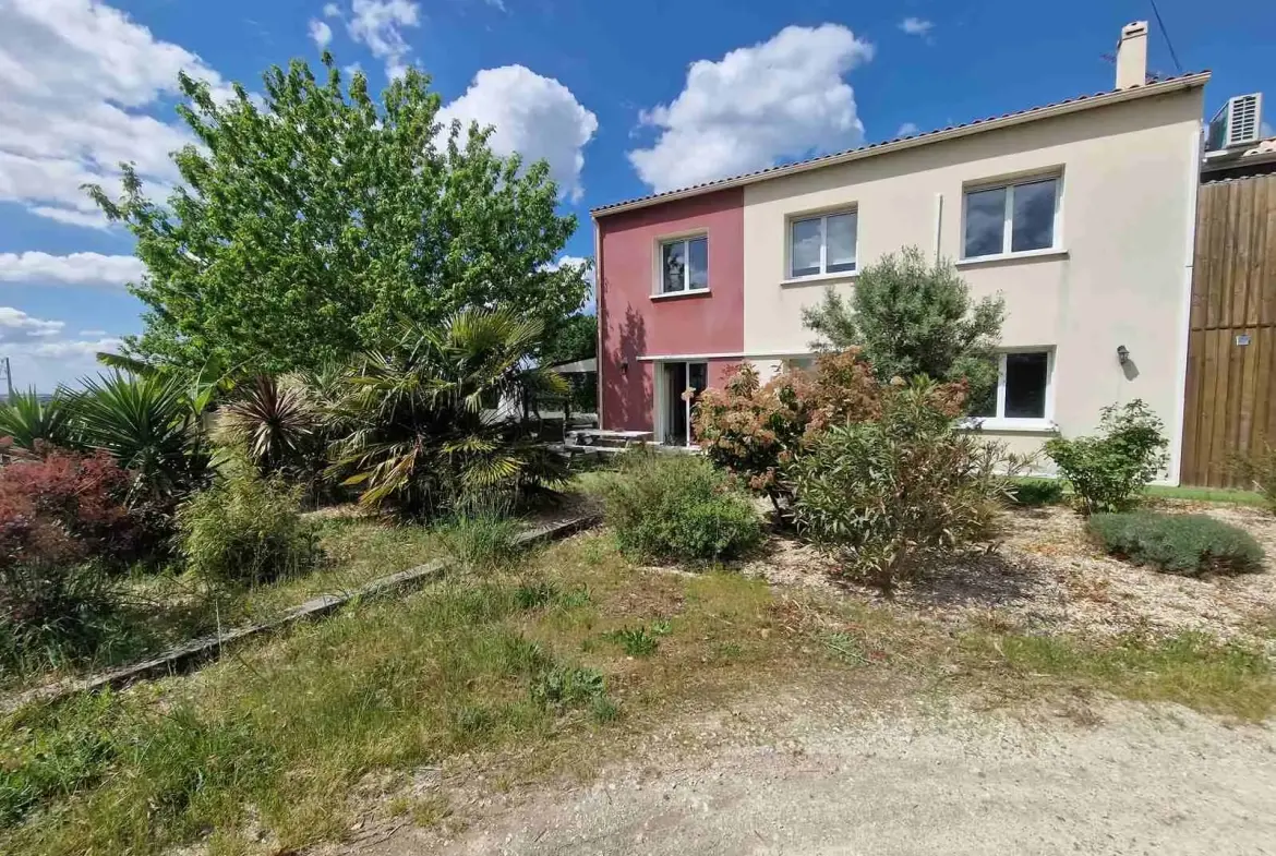 Maison ancienne rénovée avec vue dominante sur l'estuaire de la Gironde à St Palais 