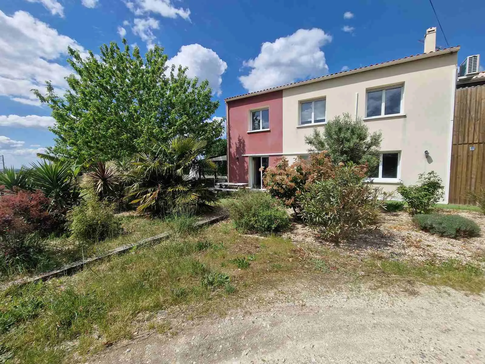 Maison ancienne rénovée avec vue dominante sur l'estuaire de la Gironde à St Palais 