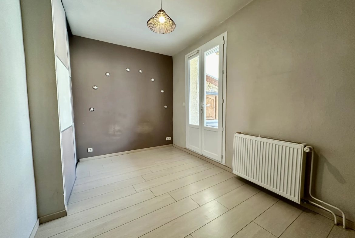 Maison de Bourg avec Terrasse à Cournon d'Auvergne – Idéale pour famille et pratique 