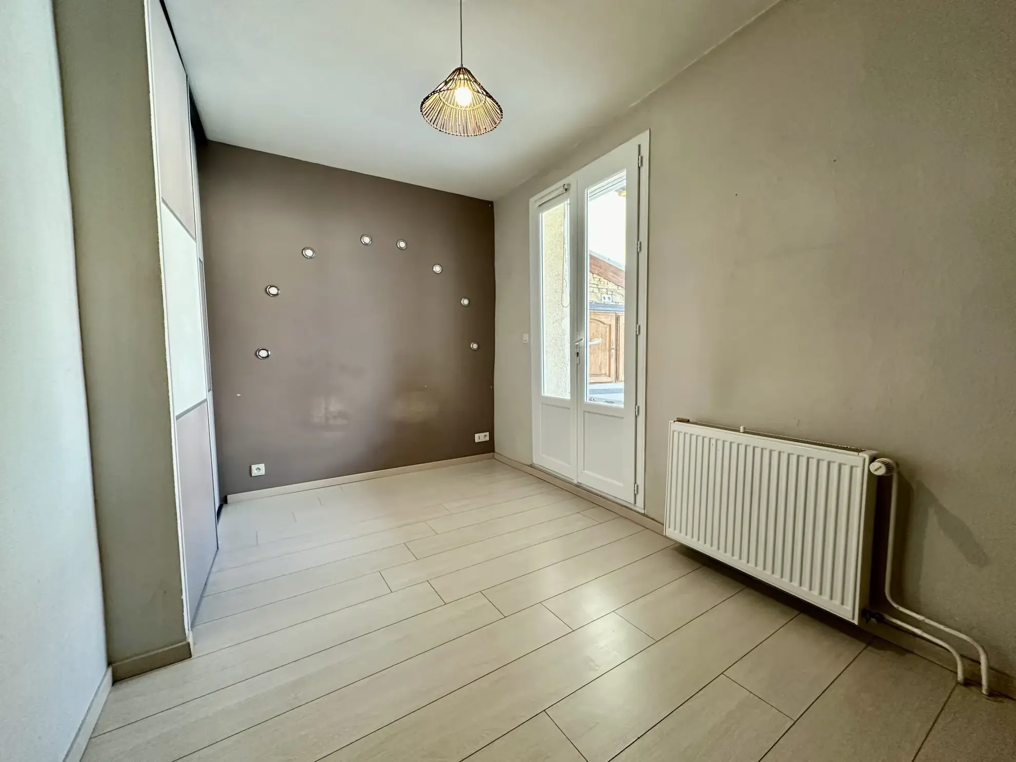 Maison de Bourg avec Terrasse à Cournon d'Auvergne – Idéale pour famille et pratique 