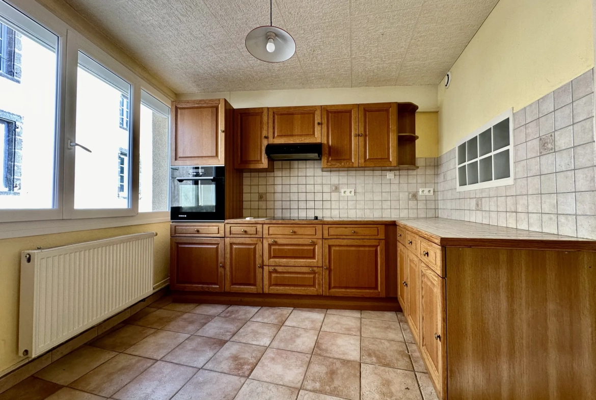 Maison de Bourg avec Terrasse à Cournon d'Auvergne – Idéale pour famille et pratique 
