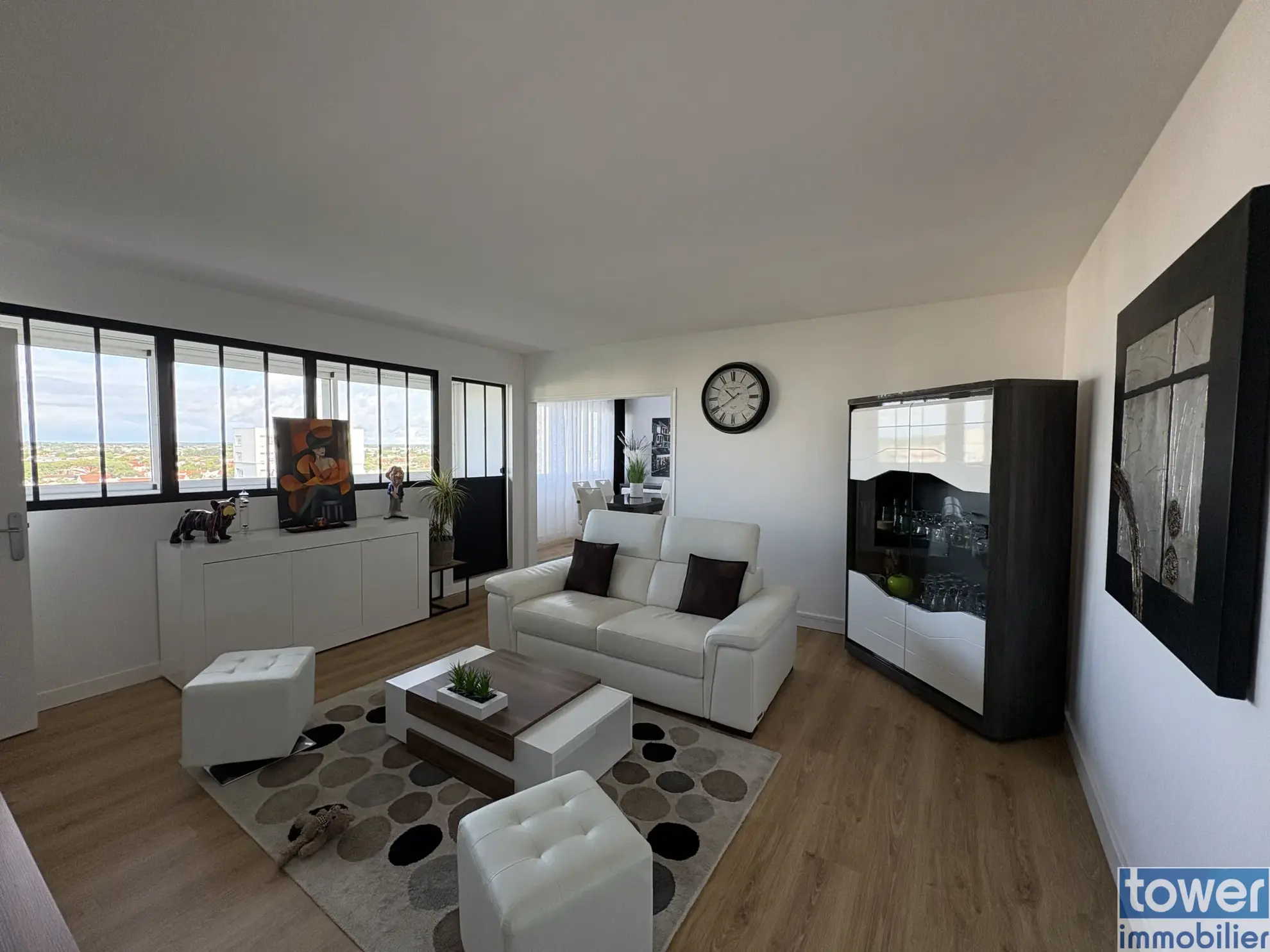 Appartement T3 rénové de 75 m² à Royan avec parking et proximité plages 
