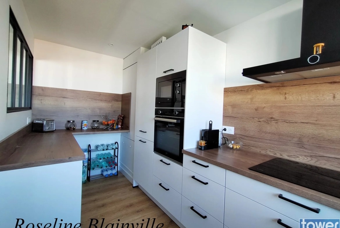 Appartement T3 rénové de 75 m² à Royan avec parking et proximité plages 