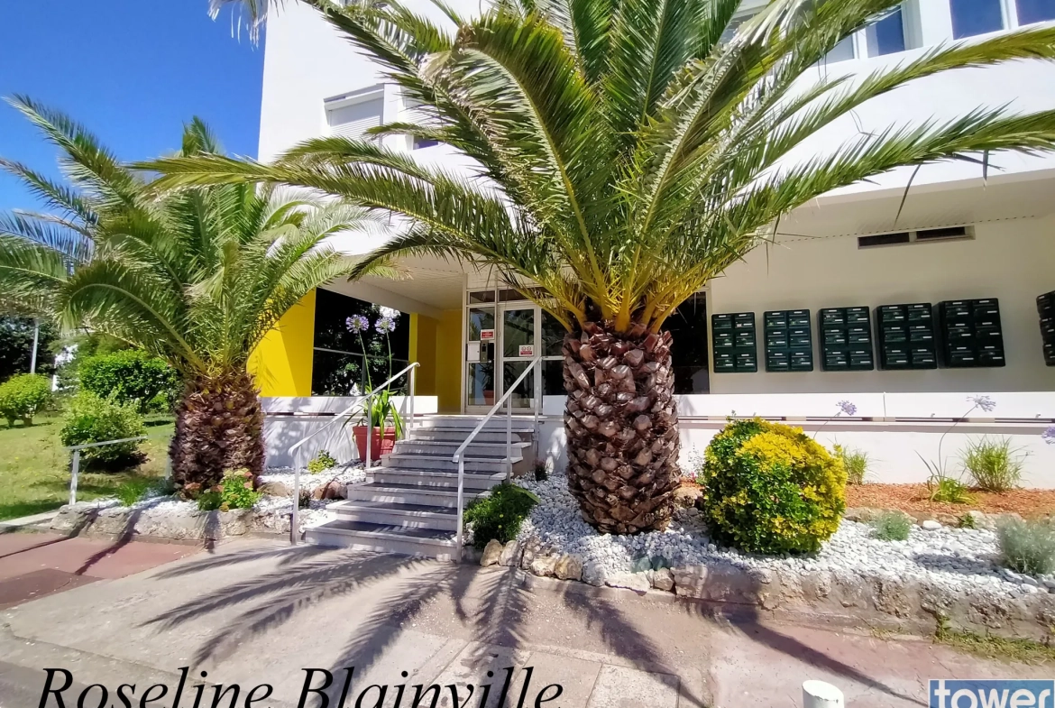 Appartement T3 rénové de 75 m² à Royan avec parking et proximité plages 