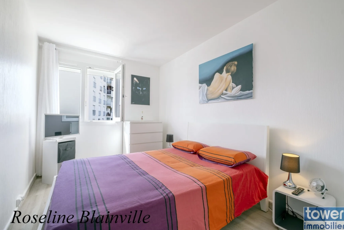 Appartement T3 rénové de 75 m² à Royan avec parking et proximité plages 