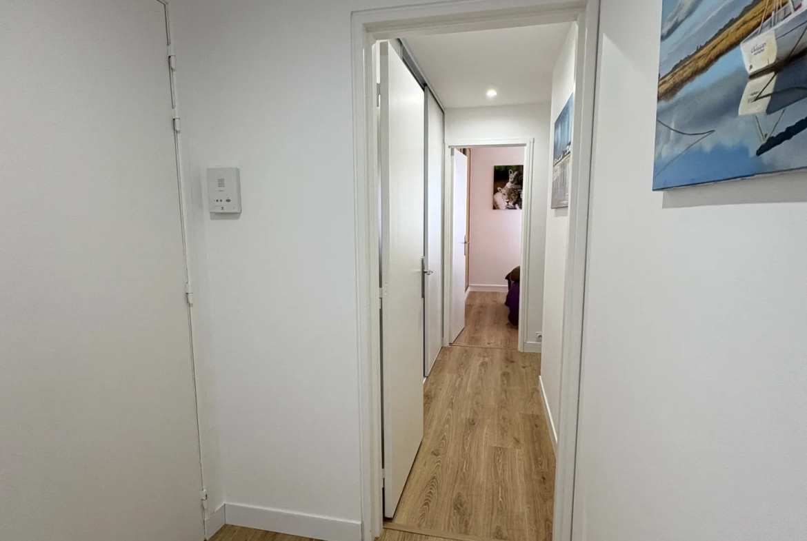 Appartement T3 rénové de 75 m² à Royan avec parking et proximité plages 