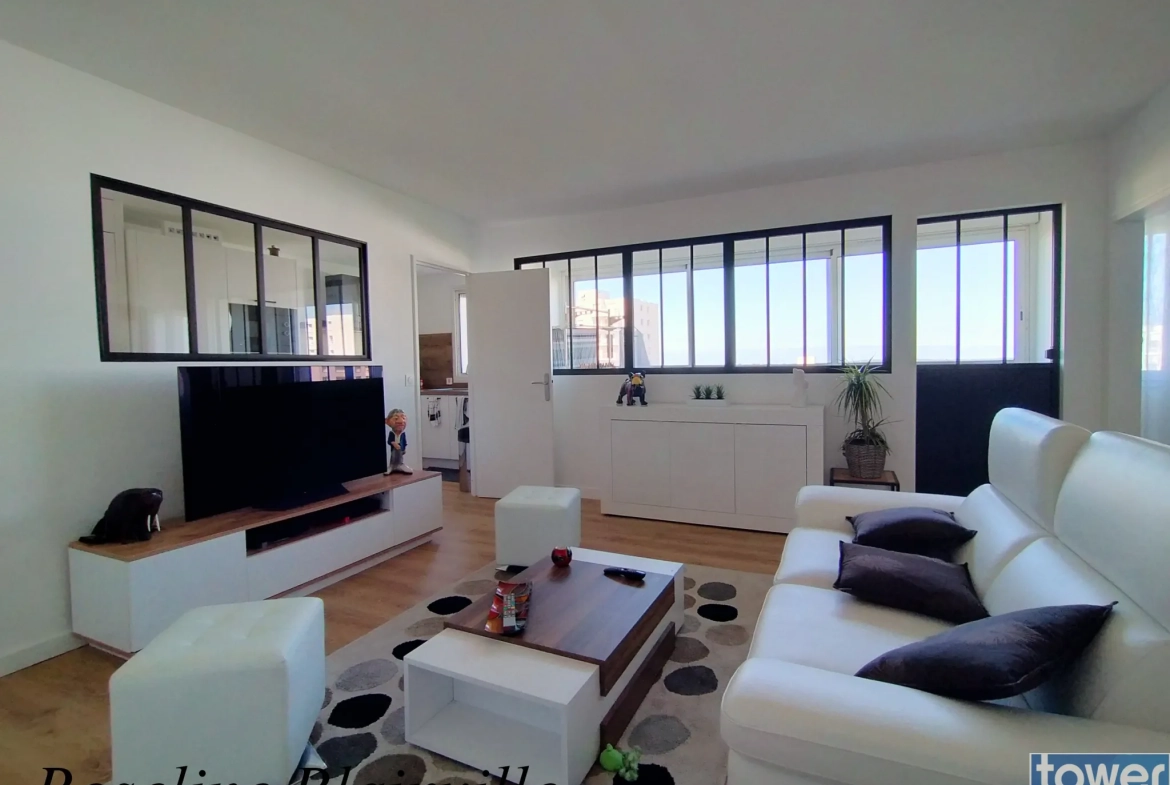 Appartement T3 rénové de 75 m² à Royan avec parking et proximité plages 