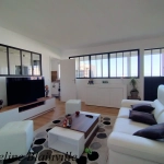 Appartement T3 rénové de 75 m² à Royan avec parking et proximité plages