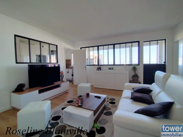 Appartement T3 rénové de 75 m² à Royan avec parking et proximité plages