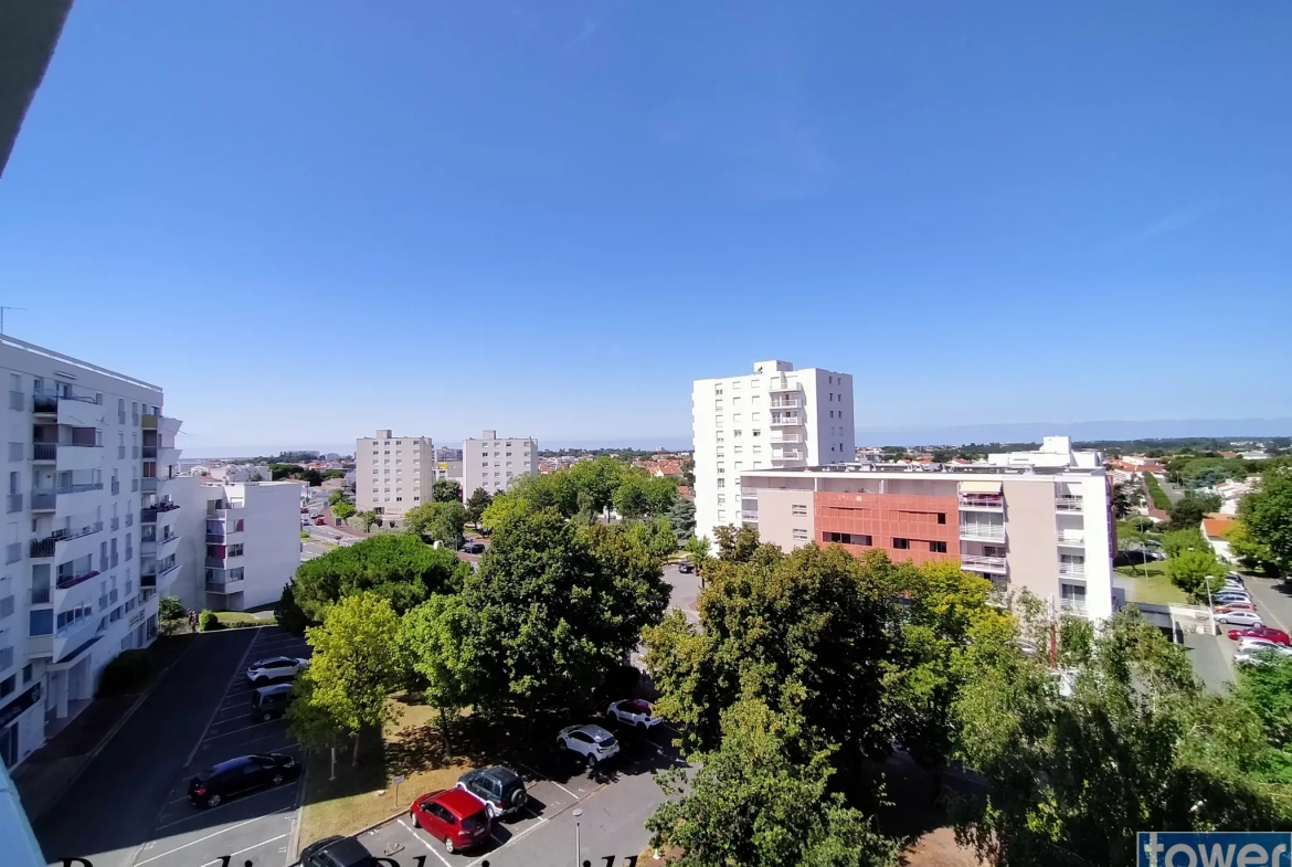 Appartement T3 rénové de 75 m² à Royan avec parking et proximité plages 