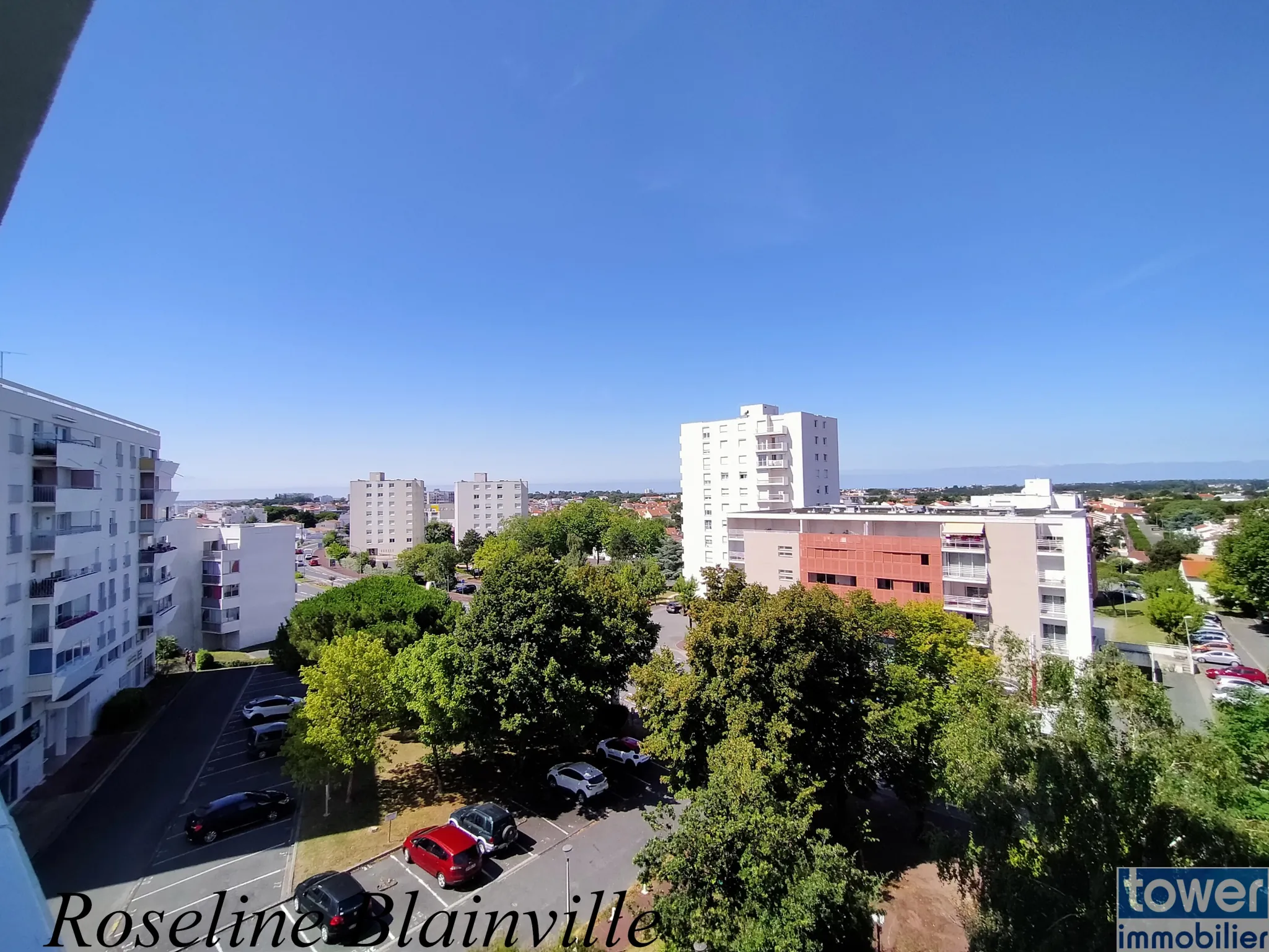 Appartement T3 rénové de 75 m² à Royan avec parking et proximité plages 